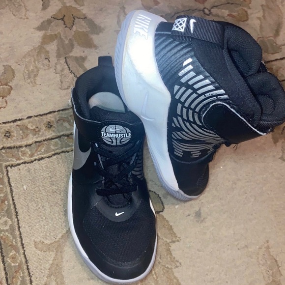 Nike Unisex-Child Team Hustle D 9 (Ps) Sneaker size 2Y - Picture 3 of 7